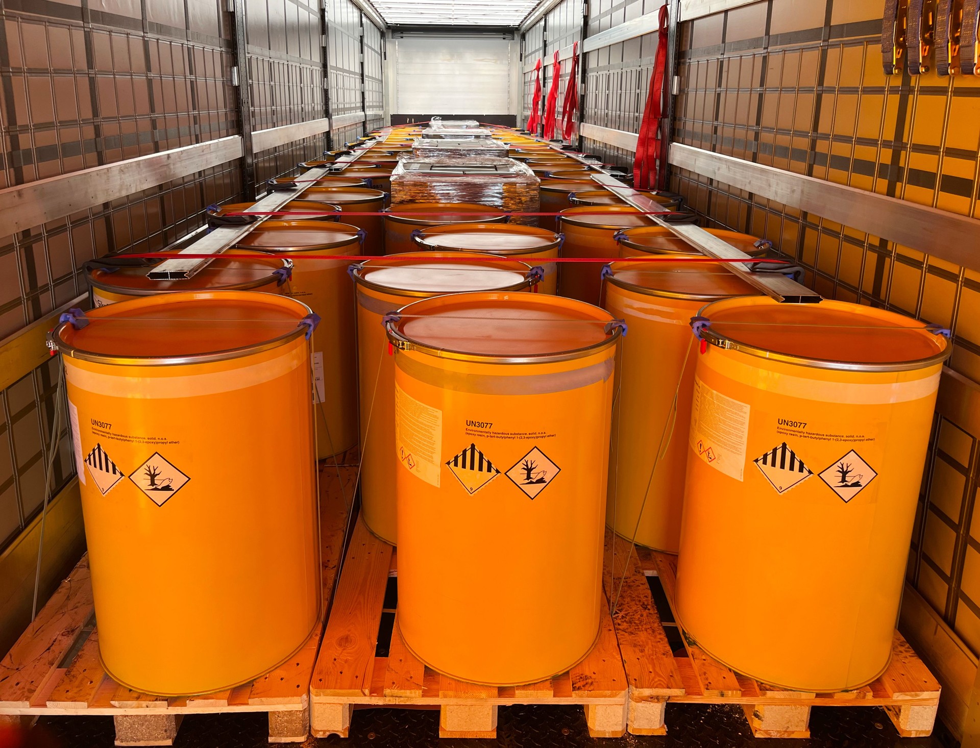 Loading, transportation and unloading of barrels with hazard class 9 in a semi-trailer. Transportation of dangerous goods by ADR cargo transport